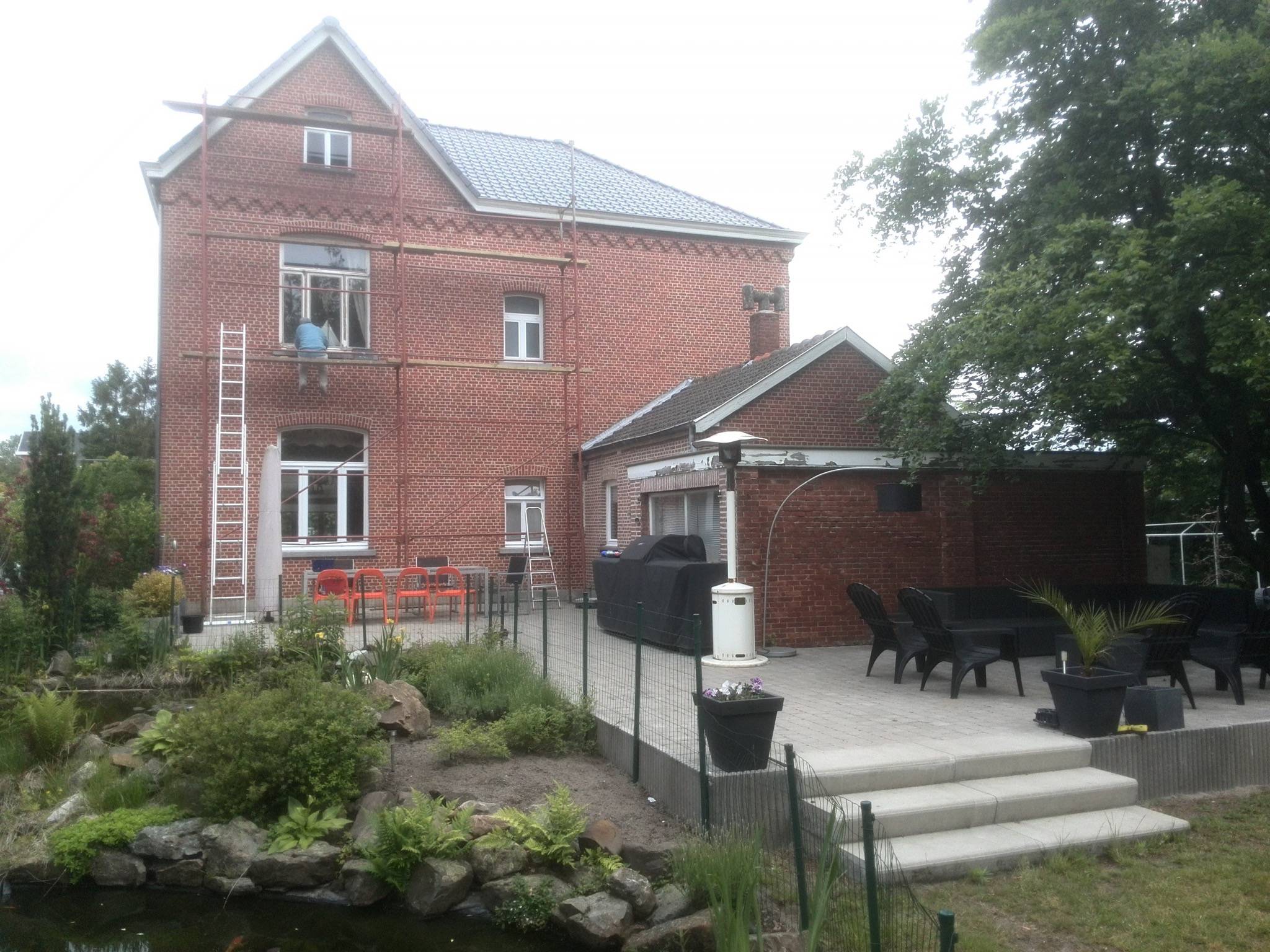 Ons huis weer in de steigers